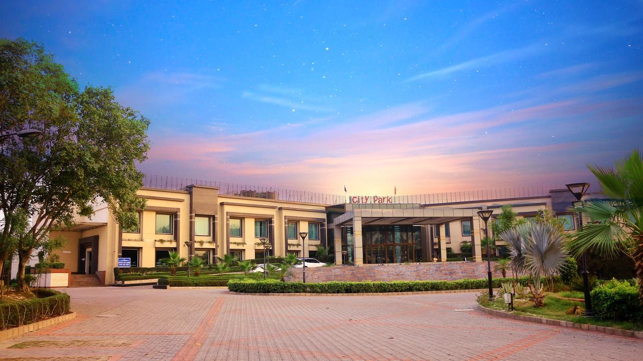 City Park Resort Bahādurgarh Zewnętrze zdjęcie